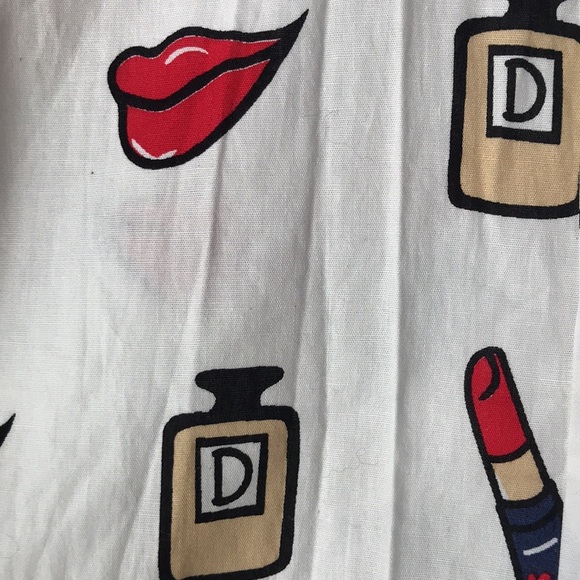 Dioufond lips 👄 & lipstick 💄 print button down short sleeve blouse - Picture 3 of 7